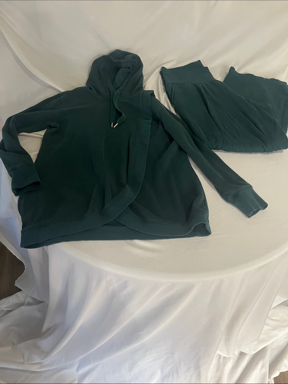 Old Navy Maternity Women's Dark Green Hooded Nursing Pullover Sweatshirt & pants